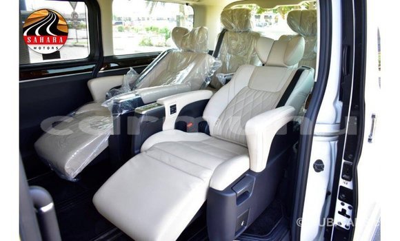 Buy Import Toyota Granvia White Car in Import - Dubai in Region of Bouenza Buy Import Toyota Granvia White Car in Import - Dubai in Region of Bouenza