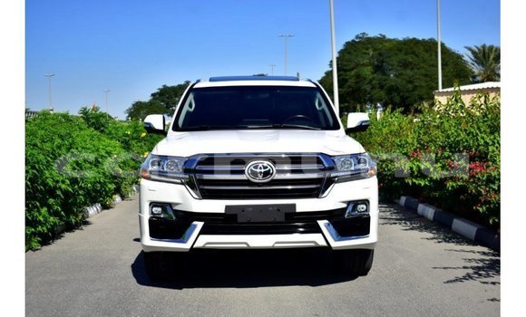 Buy Import Toyota Land Cruiser White Car in Import - Dubai in Region of Bouenza Buy Import Toyota Land Cruiser White Car in Import - Dubai in Region of Bouenza