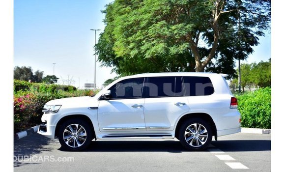 Buy Import Toyota Land Cruiser White Car in Import - Dubai in Region of Bouenza Buy Import Toyota Land Cruiser White Car in Import - Dubai in Region of Bouenza