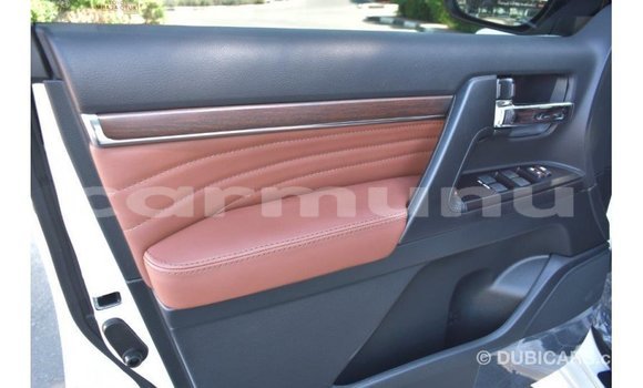 Buy Import Toyota Land Cruiser White Car in Import - Dubai in Region of Bouenza Buy Import Toyota Land Cruiser White Car in Import - Dubai in Region of Bouenza