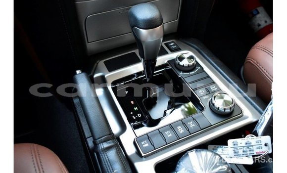 Buy Import Toyota Land Cruiser White Car in Import - Dubai in Region of Bouenza Buy Import Toyota Land Cruiser White Car in Import - Dubai in Region of Bouenza