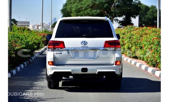 Buy Import Toyota Land Cruiser White Car in Import - Dubai in Region of Bouenza Buy Import Toyota Land Cruiser White Car in Import - Dubai in Region of Bouenza