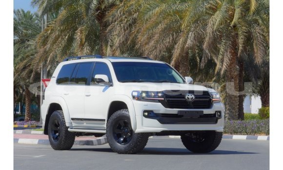 Buy Import Toyota Land Cruiser White Car in Import - Dubai in Region of Bouenza Buy Import Toyota Land Cruiser White Car in Import - Dubai in Region of Bouenza