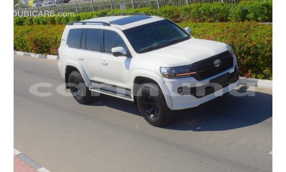 Buy Import Toyota Land Cruiser White Car in Import - Dubai in Region of Bouenza Buy Import Toyota Land Cruiser White Car in Import - Dubai in Region of Bouenza