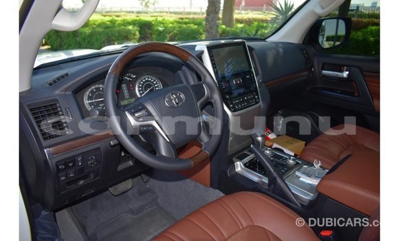 Buy Import Toyota Land Cruiser White Car in Import - Dubai in Region of Bouenza Buy Import Toyota Land Cruiser White Car in Import - Dubai in Region of Bouenza