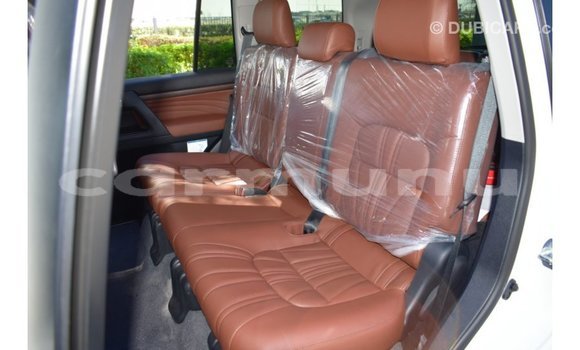 Buy Import Toyota Land Cruiser White Car in Import - Dubai in Region of Bouenza Buy Import Toyota Land Cruiser White Car in Import - Dubai in Region of Bouenza