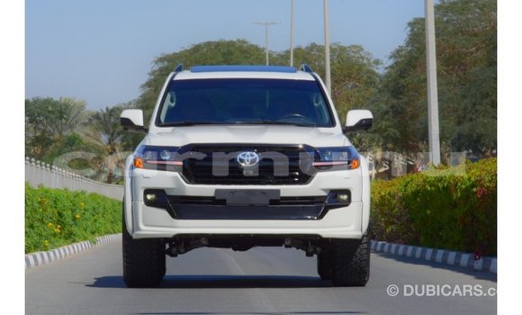 Buy Import Toyota Land Cruiser White Car in Import - Dubai in Region of Bouenza Buy Import Toyota Land Cruiser White Car in Import - Dubai in Region of Bouenza