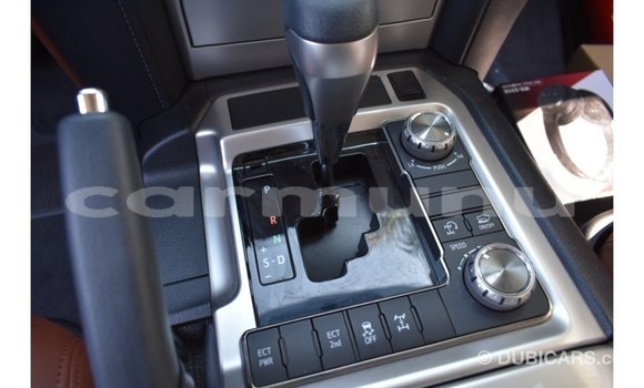 Buy Import Toyota Land Cruiser White Car in Import - Dubai in Region of Bouenza Buy Import Toyota Land Cruiser White Car in Import - Dubai in Region of Bouenza