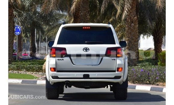 Buy Import Toyota Land Cruiser White Car in Import - Dubai in Region of Bouenza Buy Import Toyota Land Cruiser White Car in Import - Dubai in Region of Bouenza