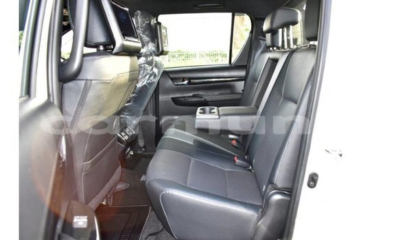 Buy Import Toyota Hilux White Car in Import - Dubai in Region of Bouenza Buy Import Toyota Hilux White Car in Import - Dubai in Region of Bouenza