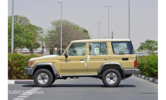 Buy Import Toyota Land Cruiser Beige Car in Import - Dubai in Region of Bouenza Buy Import Toyota Land Cruiser Beige Car in Import - Dubai in Region of Bouenza