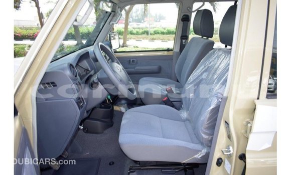 Buy Import Toyota Land Cruiser Beige Car in Import - Dubai in Region of Bouenza Buy Import Toyota Land Cruiser Beige Car in Import - Dubai in Region of Bouenza