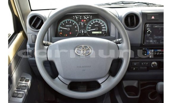 Buy Import Toyota Land Cruiser Beige Car in Import - Dubai in Region of Bouenza Buy Import Toyota Land Cruiser Beige Car in Import - Dubai in Region of Bouenza