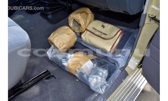 Buy Import Toyota Land Cruiser Beige Car in Import - Dubai in Region of Bouenza Buy Import Toyota Land Cruiser Beige Car in Import - Dubai in Region of Bouenza