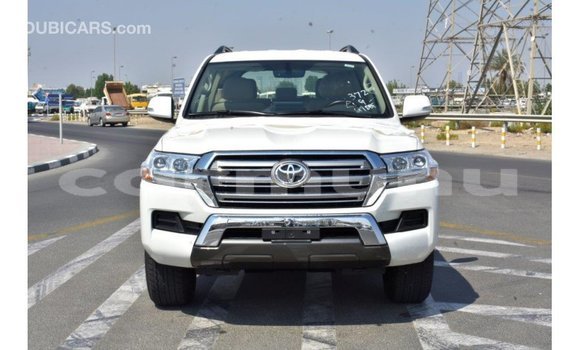 Buy Import Toyota Land Cruiser White Car in Import - Dubai in Region of Bouenza Buy Import Toyota Land Cruiser White Car in Import - Dubai in Region of Bouenza