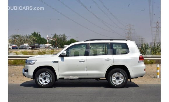 Buy Import Toyota Land Cruiser White Car in Import - Dubai in Region of Bouenza Buy Import Toyota Land Cruiser White Car in Import - Dubai in Region of Bouenza