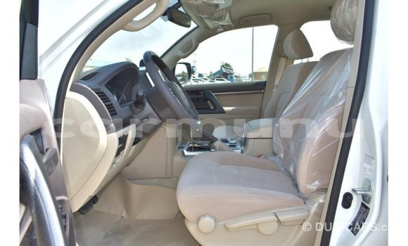 Buy Import Toyota Land Cruiser White Car in Import - Dubai in Region of Bouenza Buy Import Toyota Land Cruiser White Car in Import - Dubai in Region of Bouenza