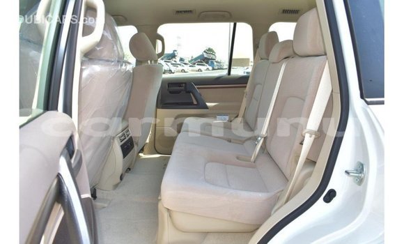 Buy Import Toyota Land Cruiser White Car in Import - Dubai in Region of Bouenza Buy Import Toyota Land Cruiser White Car in Import - Dubai in Region of Bouenza