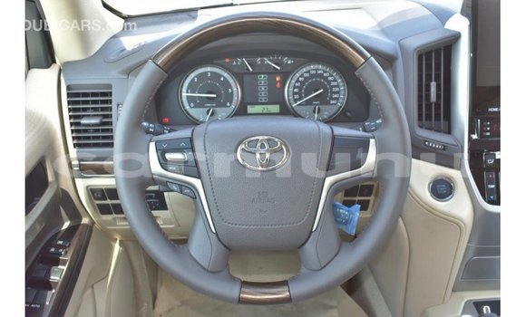 Buy Import Toyota Land Cruiser White Car in Import - Dubai in Region of Bouenza Buy Import Toyota Land Cruiser White Car in Import - Dubai in Region of Bouenza