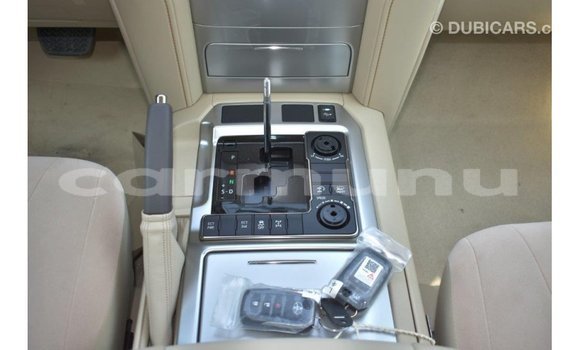 Buy Import Toyota Land Cruiser White Car in Import - Dubai in Region of Bouenza Buy Import Toyota Land Cruiser White Car in Import - Dubai in Region of Bouenza