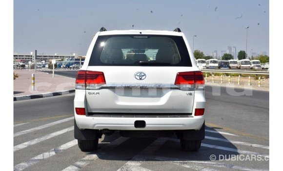 Buy Import Toyota Land Cruiser White Car in Import - Dubai in Region of Bouenza Buy Import Toyota Land Cruiser White Car in Import - Dubai in Region of Bouenza