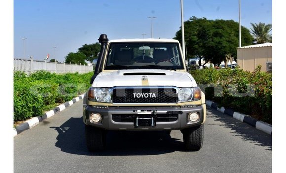 Buy Import Toyota Land Cruiser Beige Car in Import - Dubai in Region of Bouenza Buy Import Toyota Land Cruiser Beige Car in Import - Dubai in Region of Bouenza