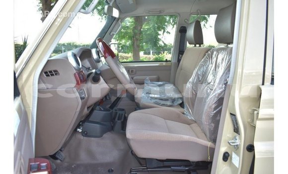 Buy Import Toyota Land Cruiser Beige Car in Import - Dubai in Region of Bouenza Buy Import Toyota Land Cruiser Beige Car in Import - Dubai in Region of Bouenza