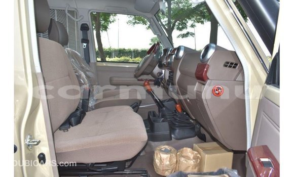 Buy Import Toyota Land Cruiser Beige Car in Import - Dubai in Region of Bouenza Buy Import Toyota Land Cruiser Beige Car in Import - Dubai in Region of Bouenza