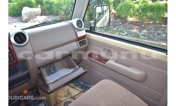 Buy Import Toyota Land Cruiser Beige Car in Import - Dubai in Region of Bouenza Buy Import Toyota Land Cruiser Beige Car in Import - Dubai in Region of Bouenza