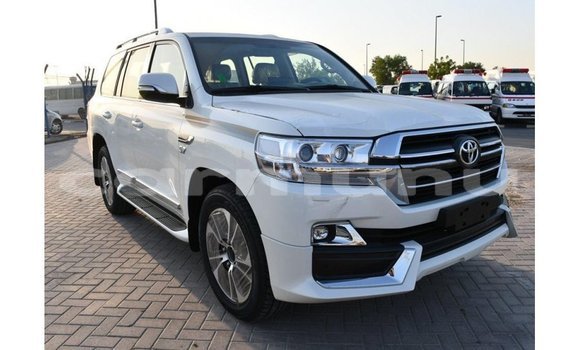 Buy Import Toyota Land Cruiser White Car in Import - Dubai in Region of Bouenza Buy Import Toyota Land Cruiser White Car in Import - Dubai in Region of Bouenza