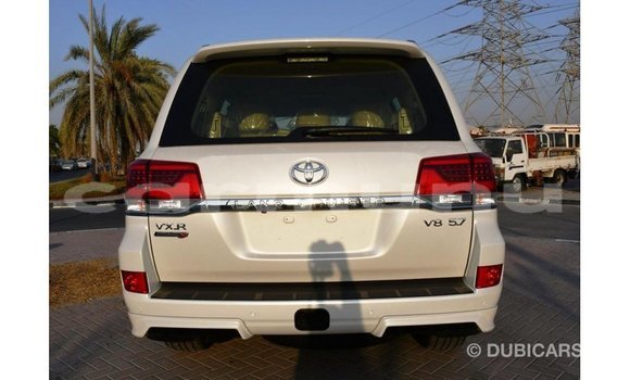 Buy Import Toyota Land Cruiser White Car in Import - Dubai in Region of Bouenza Buy Import Toyota Land Cruiser White Car in Import - Dubai in Region of Bouenza