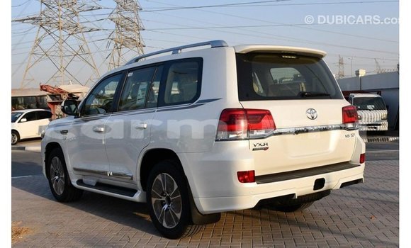 Buy Import Toyota Land Cruiser White Car in Import - Dubai in Region of Bouenza Buy Import Toyota Land Cruiser White Car in Import - Dubai in Region of Bouenza