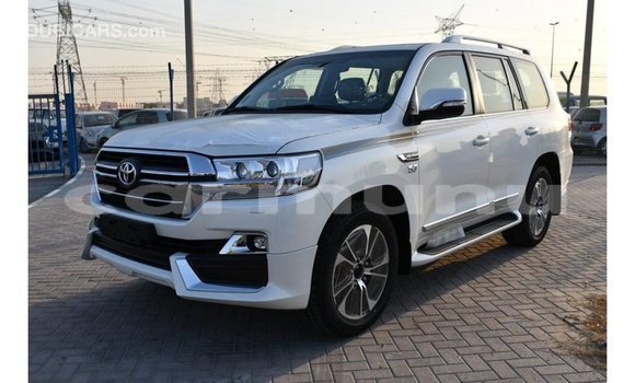 Buy Import Toyota Land Cruiser White Car in Import - Dubai in Region of Bouenza Buy Import Toyota Land Cruiser White Car in Import - Dubai in Region of Bouenza