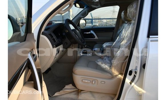 Buy Import Toyota Land Cruiser White Car in Import - Dubai in Region of Bouenza Buy Import Toyota Land Cruiser White Car in Import - Dubai in Region of Bouenza