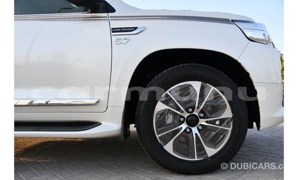 Buy Import Toyota Land Cruiser White Car in Import - Dubai in Region of Bouenza Buy Import Toyota Land Cruiser White Car in Import - Dubai in Region of Bouenza
