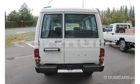 Buy Import Toyota Land Cruiser White Car in Import - Dubai in Region of Bouenza Buy Import Toyota Land Cruiser White Car in Import - Dubai in Region of Bouenza