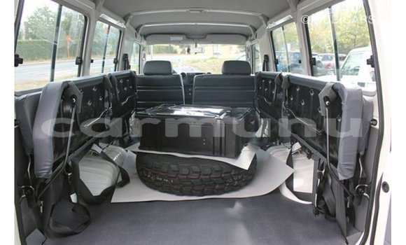 Buy Import Toyota Land Cruiser White Car in Import - Dubai in Region of Bouenza Buy Import Toyota Land Cruiser White Car in Import - Dubai in Region of Bouenza