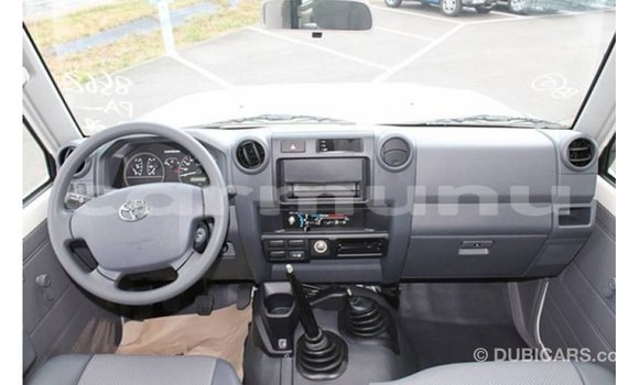 Buy Import Toyota Land Cruiser White Car in Import - Dubai in Region of Bouenza Buy Import Toyota Land Cruiser White Car in Import - Dubai in Region of Bouenza