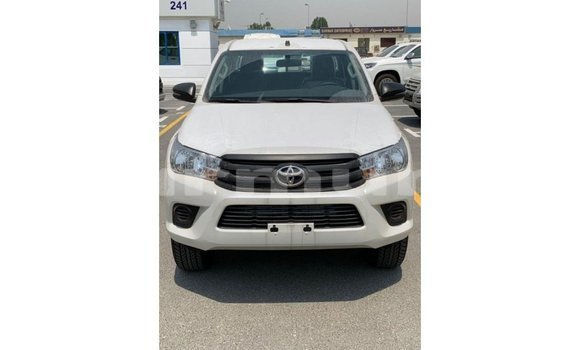 Buy Import Toyota Hilux White Car in Import - Dubai in Region of Bouenza Buy Import Toyota Hilux White Car in Import - Dubai in Region of Bouenza