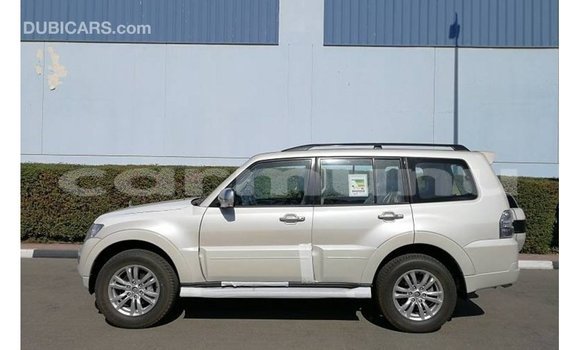 Buy Import Mitsubishi Pajero White Car in Import - Dubai in Region of Bouenza Buy Import Mitsubishi Pajero White Car in Import - Dubai in Region of Bouenza