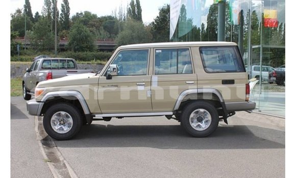 Buy Import Toyota Land Cruiser Beige Car in Import - Dubai in Region of Bouenza Buy Import Toyota Land Cruiser Beige Car in Import - Dubai in Region of Bouenza