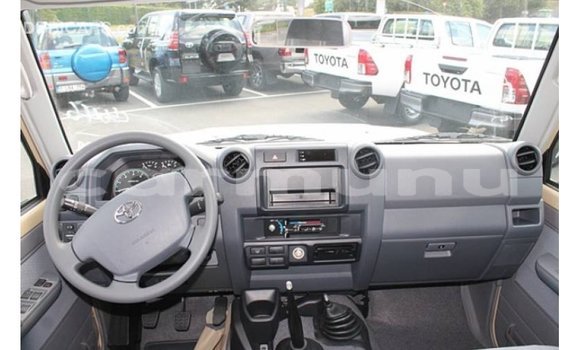 Buy Import Toyota Land Cruiser Beige Car in Import - Dubai in Region of Bouenza Buy Import Toyota Land Cruiser Beige Car in Import - Dubai in Region of Bouenza