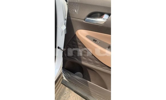 Acheter Import Voiture Hyundai Santa Fe Blanc à Import - Dubai, Région de la Bouenza Acheter Import Voiture Hyundai Santa Fe Blanc à Import - Dubai, Région de la Bouenza