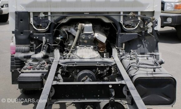 Acheter Import Voiture Mitsubishi Carisma Blanc à Import - Dubai, Région de la Bouenza Acheter Import Voiture Mitsubishi Carisma Blanc à Import - Dubai, Région de la Bouenza