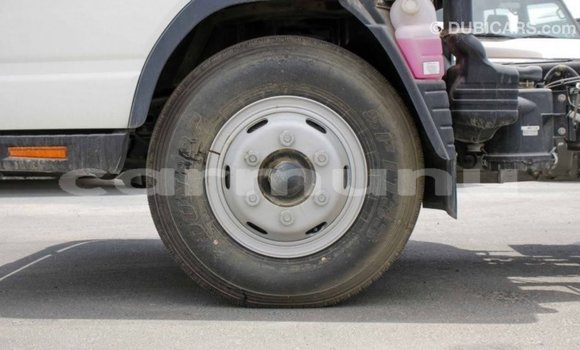 Acheter Import Voiture Mitsubishi Carisma Blanc à Import - Dubai, Région de la Bouenza Acheter Import Voiture Mitsubishi Carisma Blanc à Import - Dubai, Région de la Bouenza