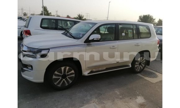Buy Import Toyota Land Cruiser White Car in Import - Dubai in Region of Bouenza Buy Import Toyota Land Cruiser White Car in Import - Dubai in Region of Bouenza