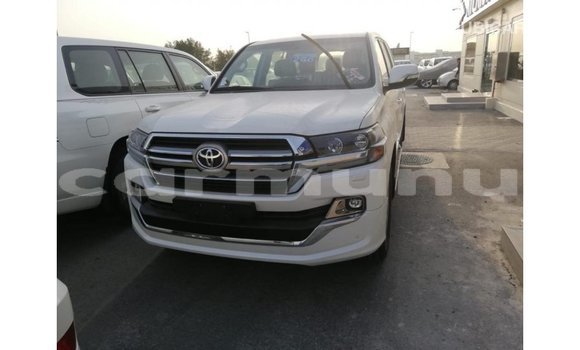 Buy Import Toyota Land Cruiser White Car in Import - Dubai in Region of Bouenza Buy Import Toyota Land Cruiser White Car in Import - Dubai in Region of Bouenza