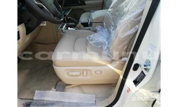 Buy Import Toyota Land Cruiser White Car in Import - Dubai in Region of Bouenza Buy Import Toyota Land Cruiser White Car in Import - Dubai in Region of Bouenza
