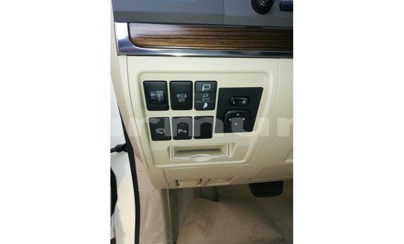 Buy Import Toyota Land Cruiser White Car in Import - Dubai in Region of Bouenza Buy Import Toyota Land Cruiser White Car in Import - Dubai in Region of Bouenza