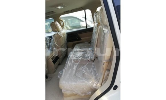 Buy Import Toyota Land Cruiser White Car in Import - Dubai in Region of Bouenza Buy Import Toyota Land Cruiser White Car in Import - Dubai in Region of Bouenza